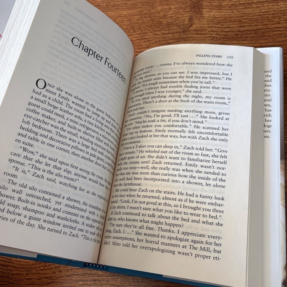Falling Stars by: Fern Michaels hardcover book - Picture 3 of 6